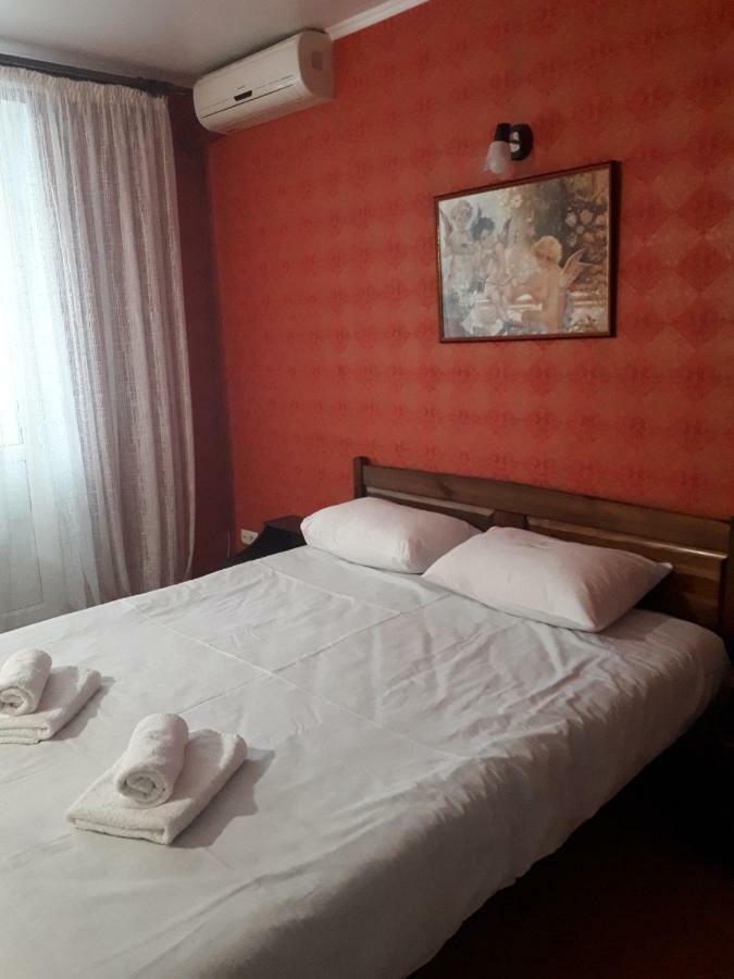 Large 2-Bedroom Apartament In The Center Chisinau Bagian luar foto