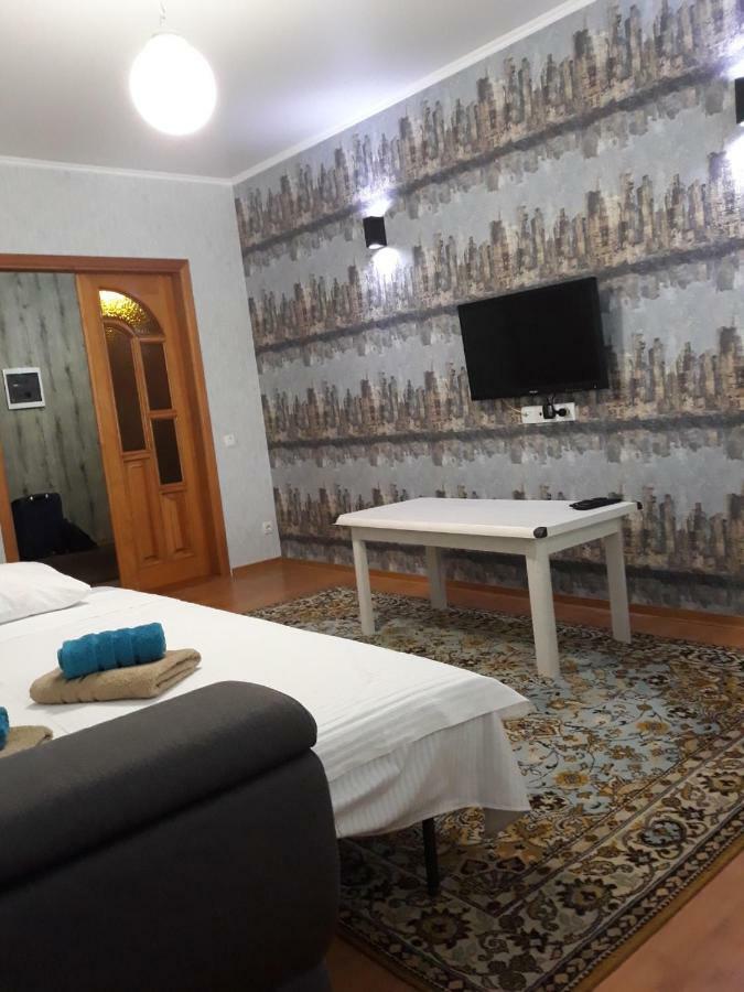 Large 2-Bedroom Apartament In The Center Chisinau Bagian luar foto