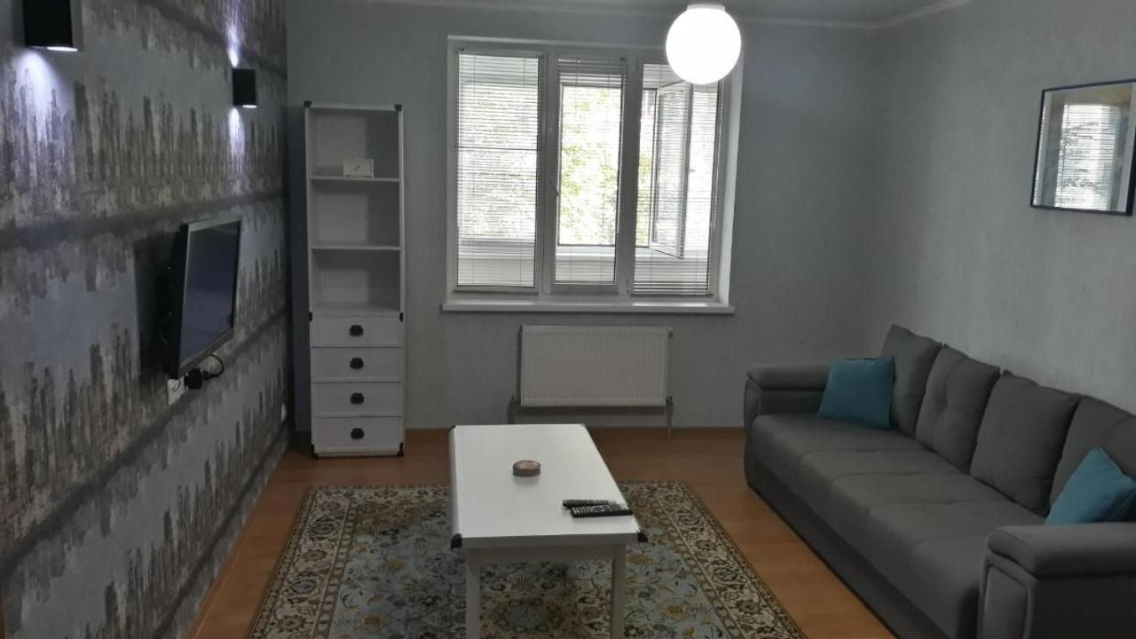 Large 2-Bedroom Apartament In The Center Chisinau Bagian luar foto