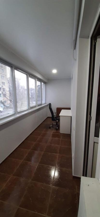 Large 2-Bedroom Apartament In The Center Chisinau Bagian luar foto